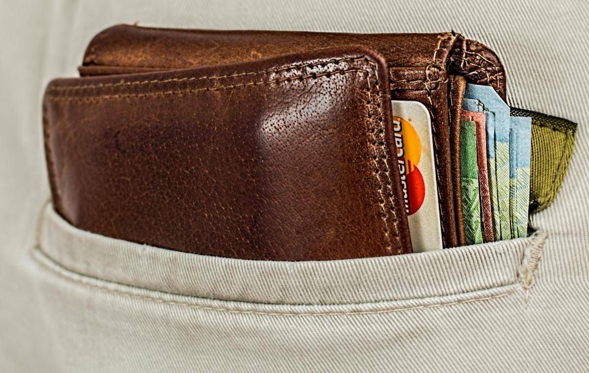 Foggia, migrante trova portafoglio con 500 euro e lo riconsegna alla Polizia Locale - 