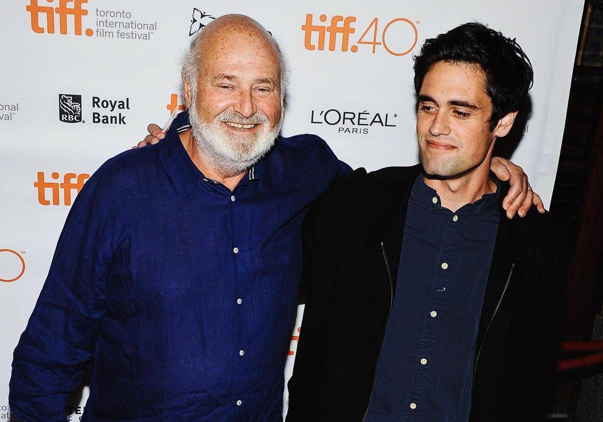 Omicidio regista Rob Reiner e moglie, il figlio Nick e quella stanza d'albergo piena di sangue - 