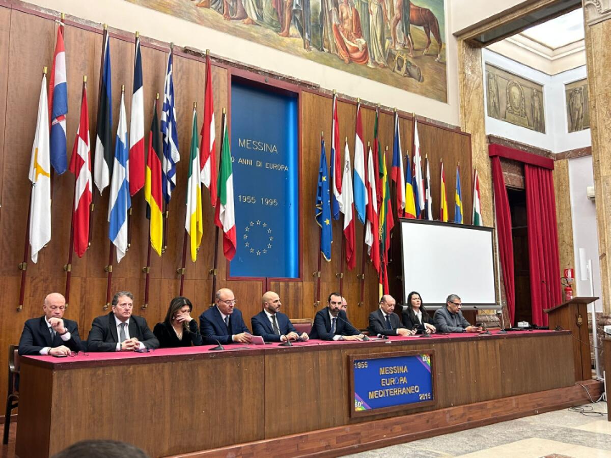 Conferenza stampa di fine anno del Sindaco Federico Basile al Comune di Messina - 