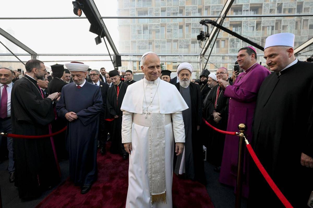Papa, ultimo giorno in Libano: visita all'ospedale psichiatrico e poi al porto di Beirut - 