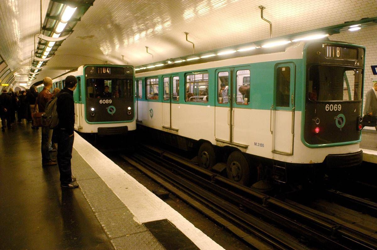 Tre donne accoltellate sulla metro di Parigi. Arrestato l'aggressore - 
