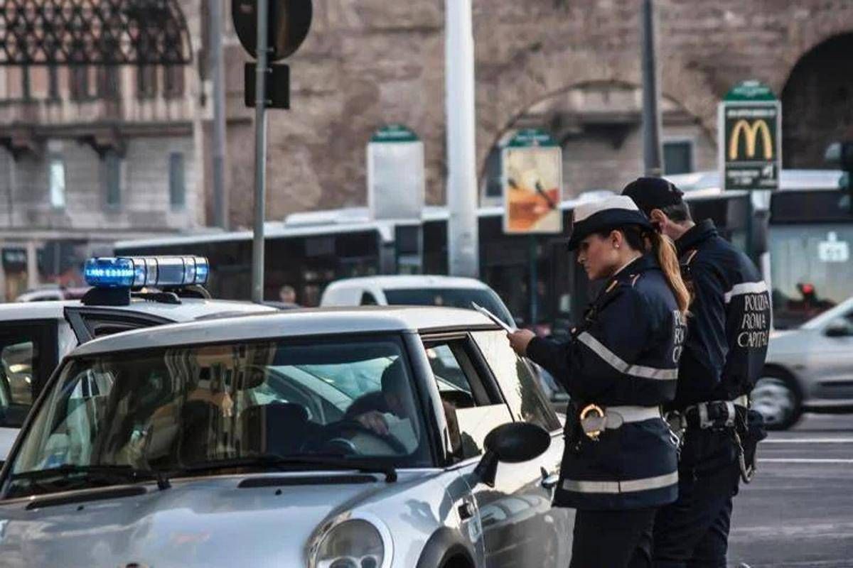 Roma, blocco del traffico oggi domenica 14 dicembre: fasce orarie, chi può circolare e vie interdette - 