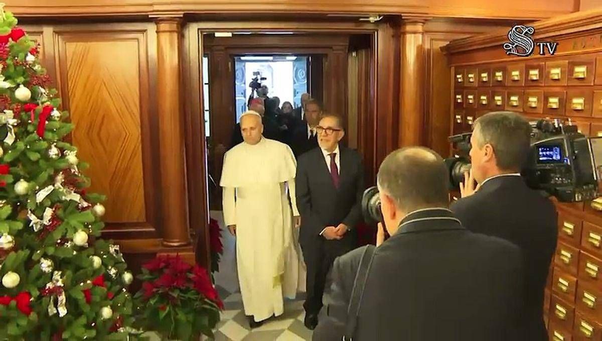 Leone XIV al Senato, La Russa gli dona una 'campanella' - 