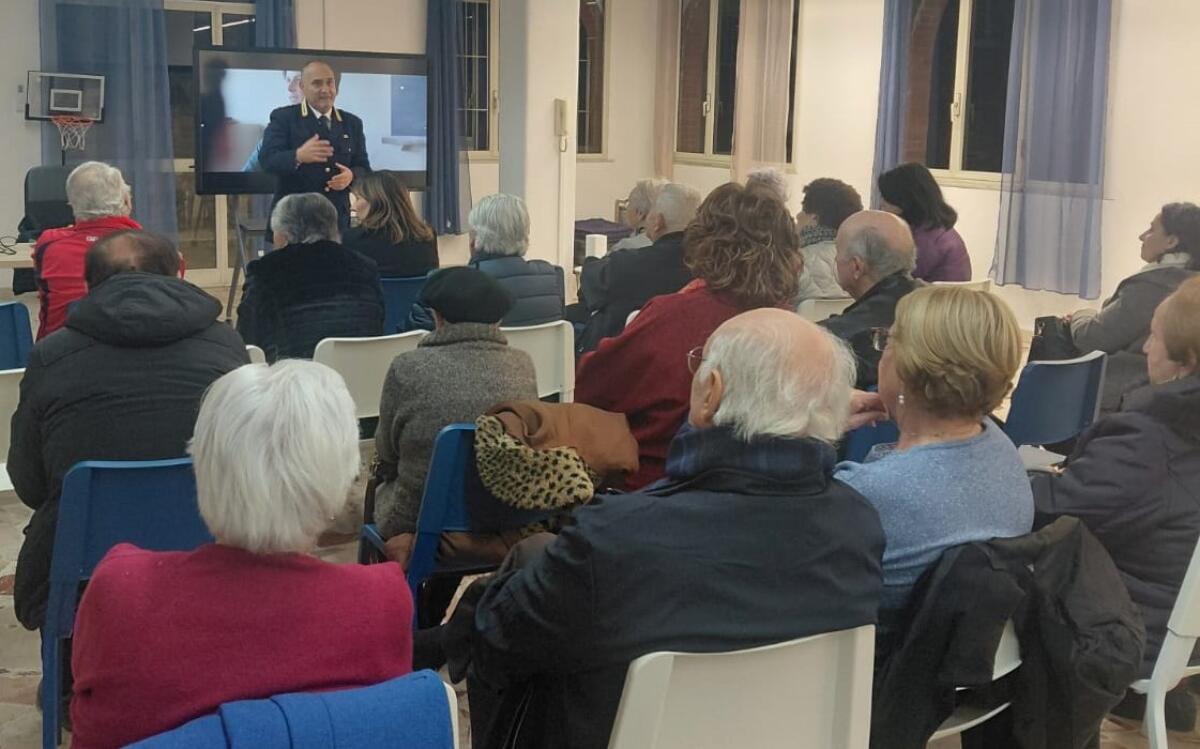 Polizia di Catania: Incontro sulla Sicurezza Online per Proteggere i Cittadini dalle Truffe Telematiche - 