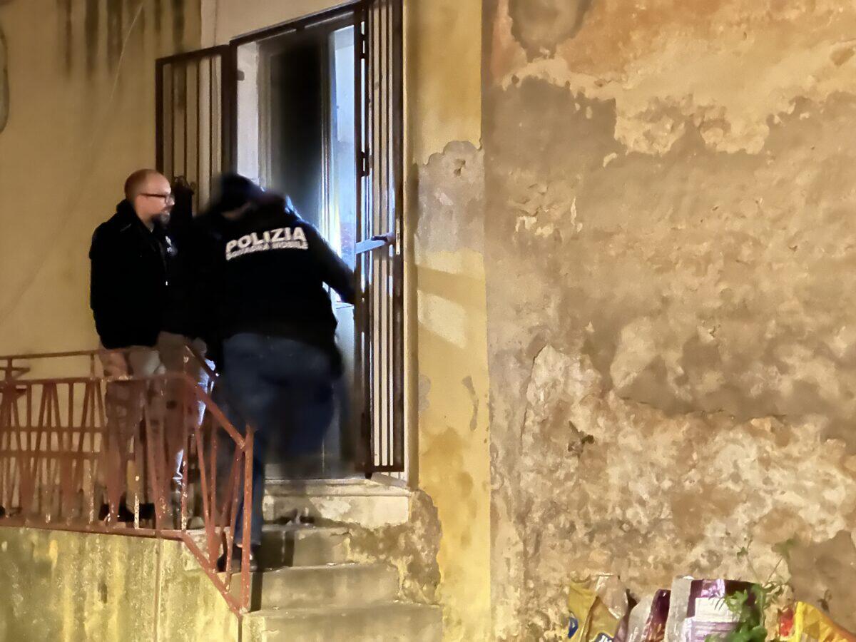 Polizia di Ragusa arresta quattro stranieri per sequestro e torture di migranti appena arrivati in Italia - 
