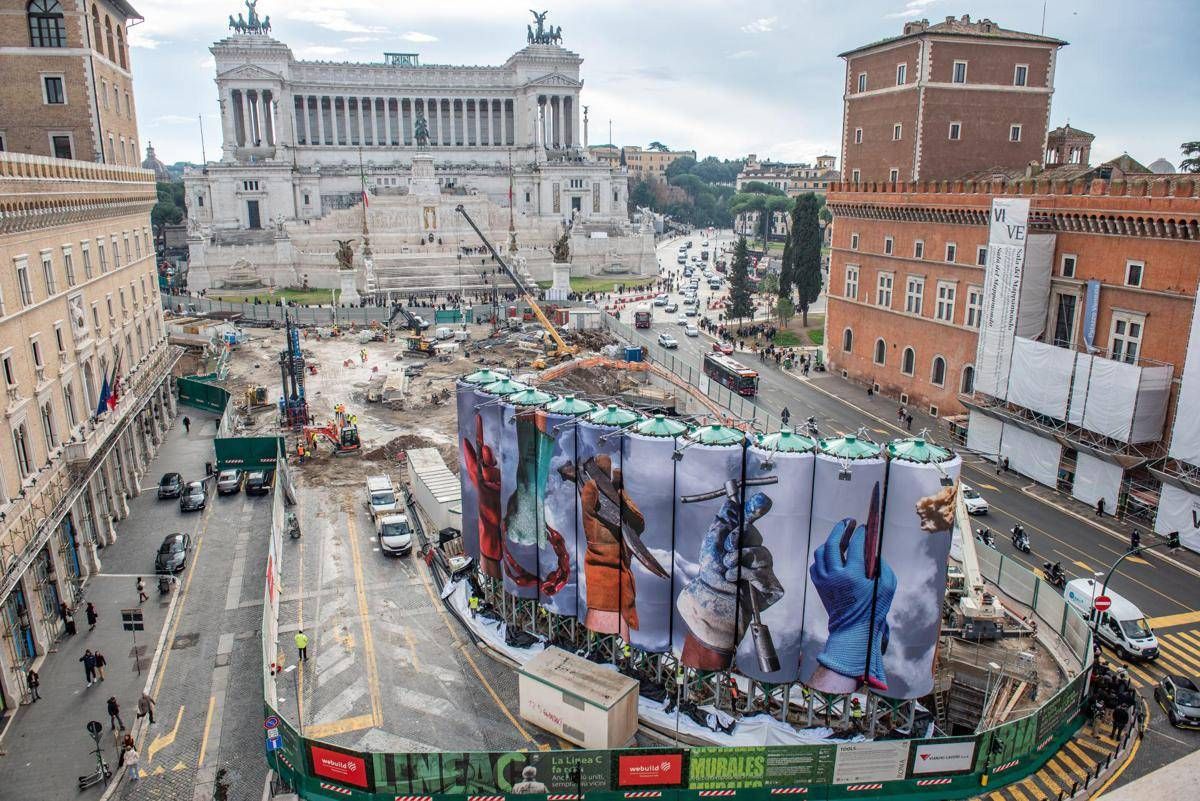 Roma, al cantiere di piazza Venezia la terza opera di 'Murales' - 
