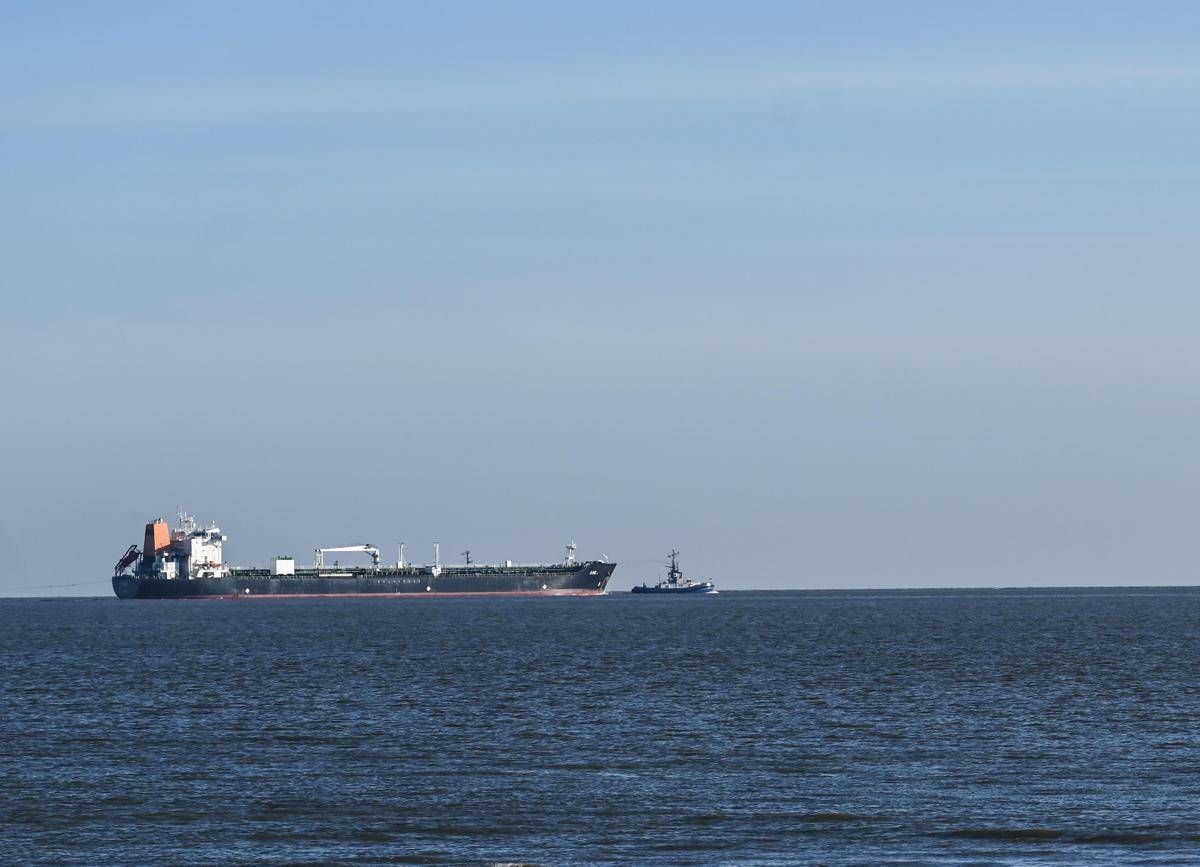 Venezuela, New York Times: "Petroliera inseguita da Usa rivendica protezione di Mosca" - 