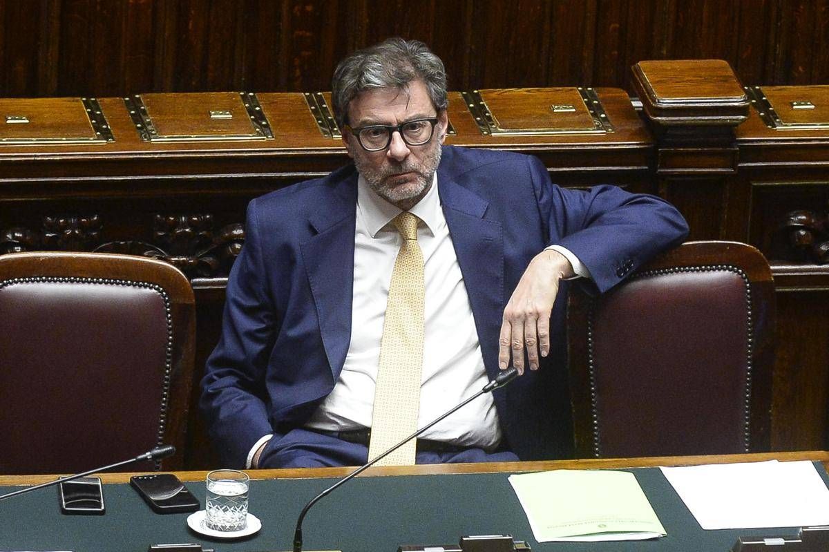 Manovra, primo via libera tra le tensioni. Domani sbarca in aula: da pensioni a tfr, le modifiche - 