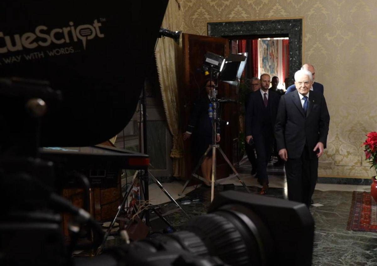 Mattarella e il discorso di fine anno, le immagini del backstage dal Quirinale - 