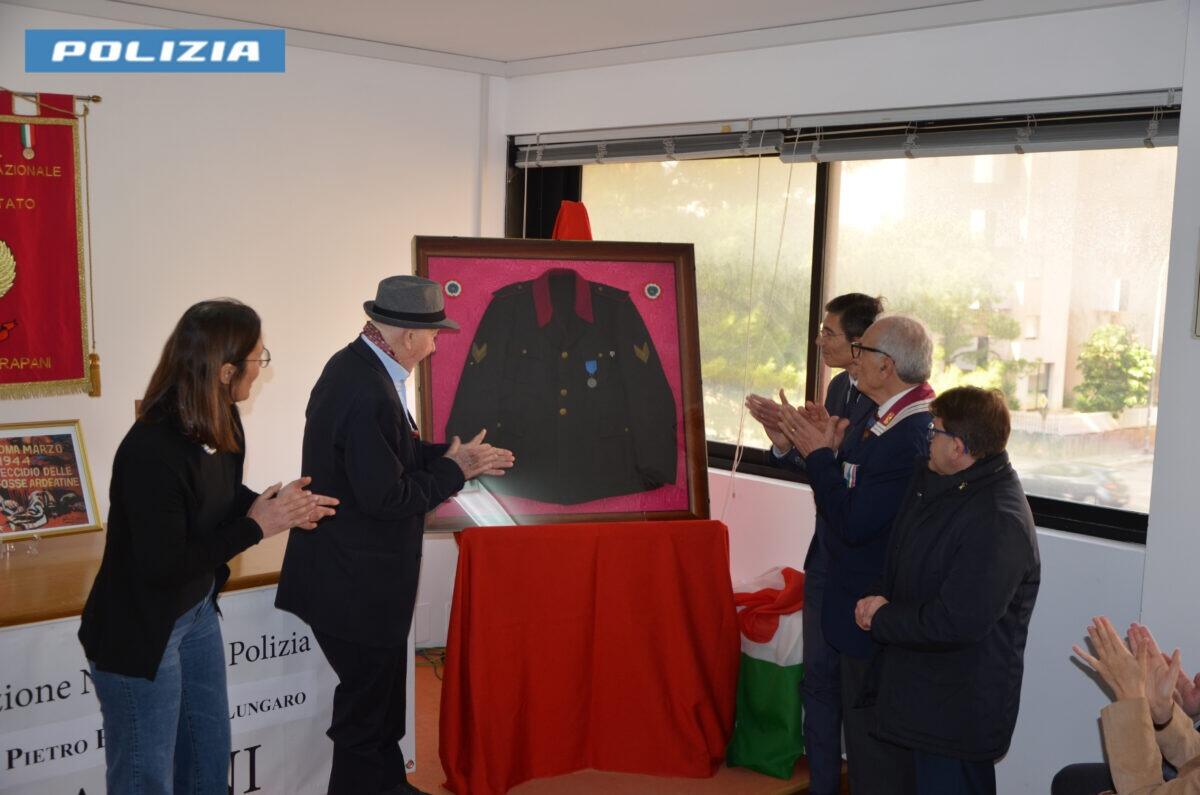 Cerimonia di commemorazione per il Vice Brigadiere Lungaro a Trapani: un ricordo di coraggio e libertà della Polizia - 