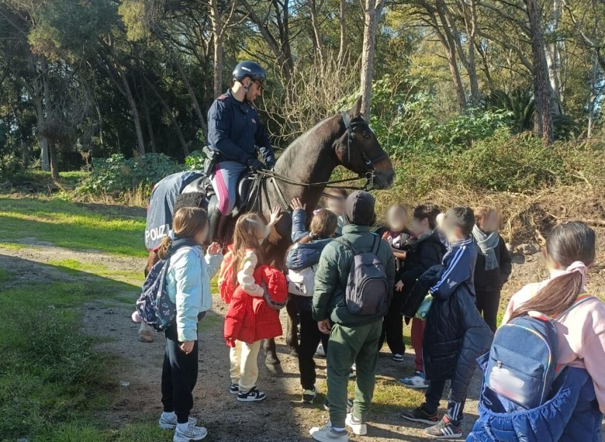 Polizia di Catania e ragazzi a cavallo: un incontro per promuovere la cultura della legalità - 