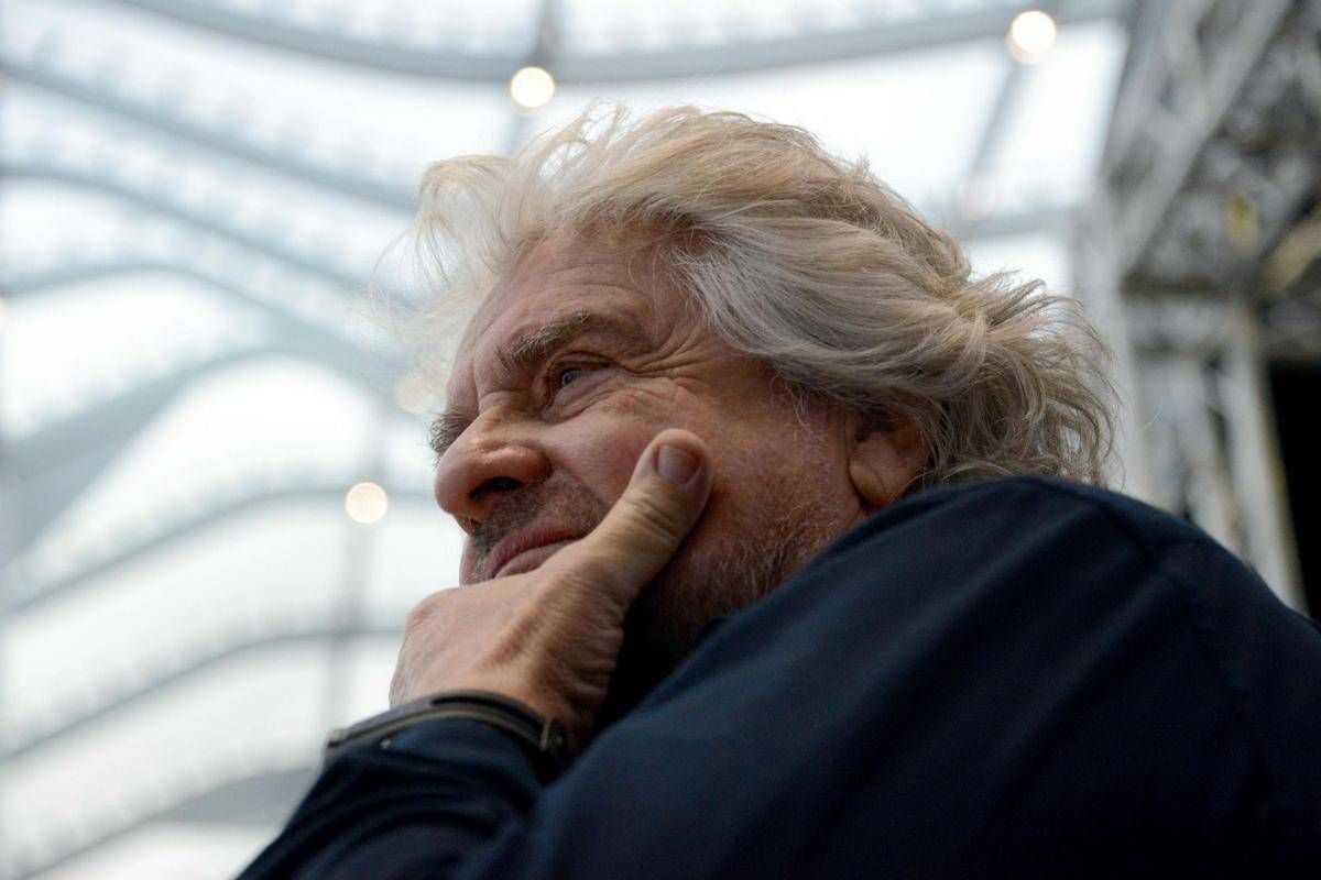 Beppe Grillo, il ritorno sul blog : "Politici? Come zombie nei palazzi" - 