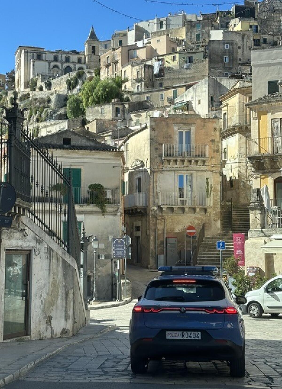 Polizia di Ragusa arresta cittadino nigeriano per violenze contro la convivente e mette in atto misure cautelari - 