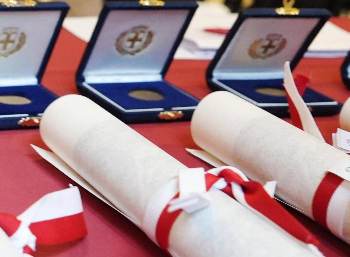 Ambrogini, cerimonia senza contestazioni: standing ovation per poliziotto ferito - 