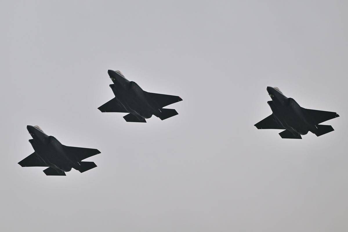 "Russia-Nato, pericolo concreto di guerra": anche la Svizzera si arma - 