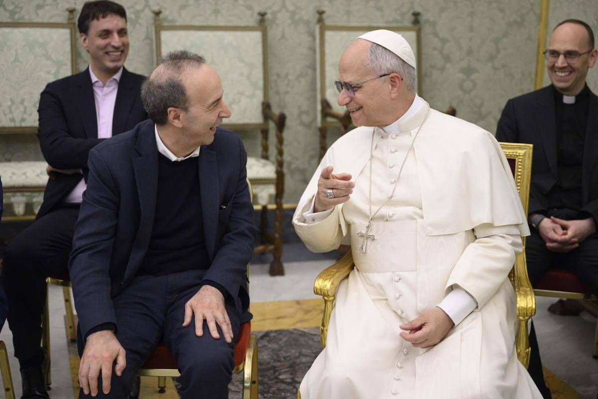 Benigni al Tg1, gaffe in diretta: "Ringrazio Papa Francesco..." - Il video - 