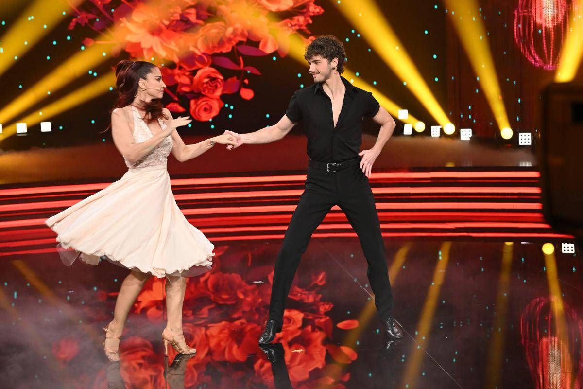 Ballando, Delogu: "Io e Nikita non stiamo insieme". Ma la giuria non ci crede... - 