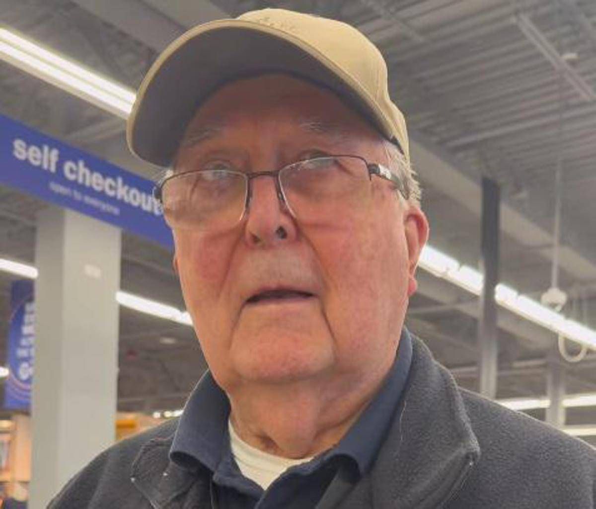 "Ho 88 anni e devo lavorare", il web gli dona 1 milione e lo manda in pensione - 