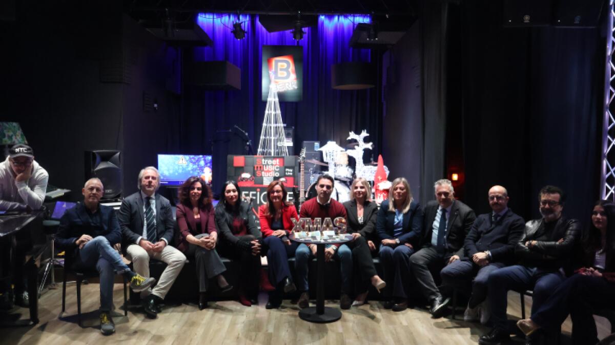 Comune di Caltanissetta: consiglieri comunali uniti in un'iniziativa solidale con un brano natalizio - 