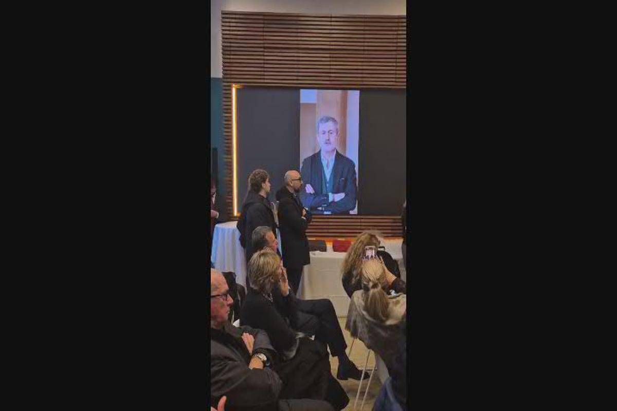 Alemanno è in carcere ma il suo avatar presenta il libro grazie all'Ia - 