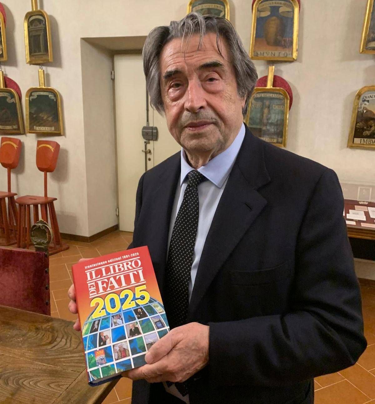 Il Libro dei Fatti in dono al maestro Riccardo Muti - 