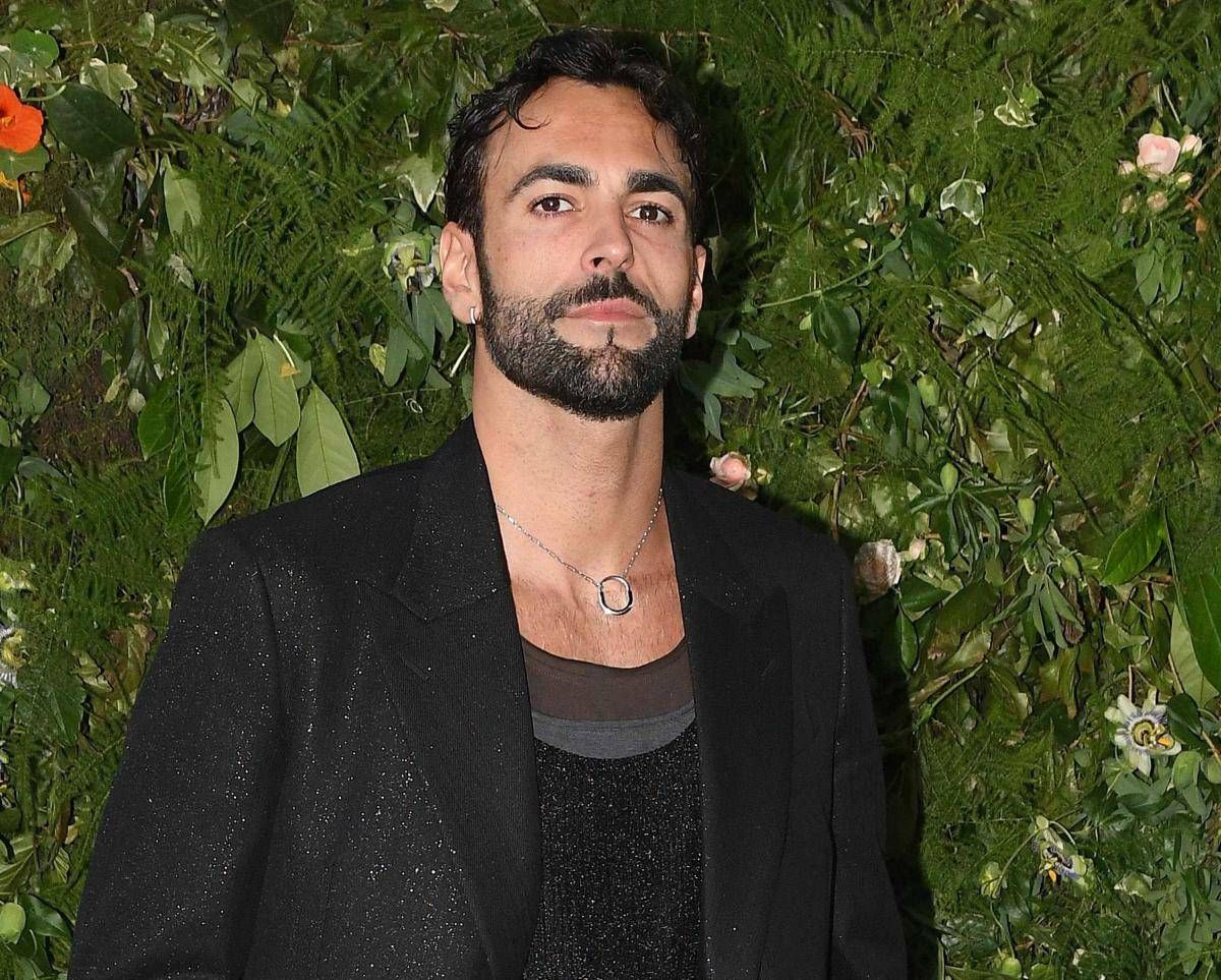 Mengoni versione Grinch, la confessione sui social: "Mi fa schifo il Natale" - 