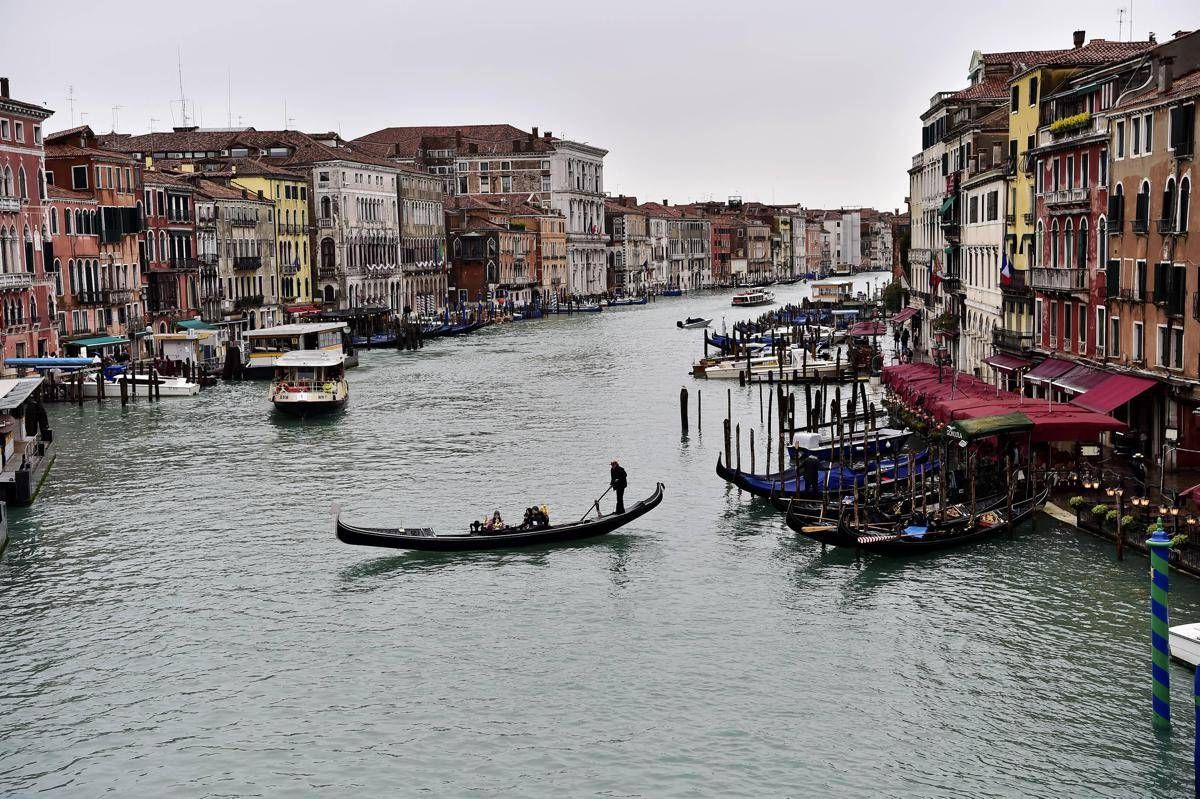 Emilia Romagna oggi in allerta meteo rossa, acqua alta a Venezia - 