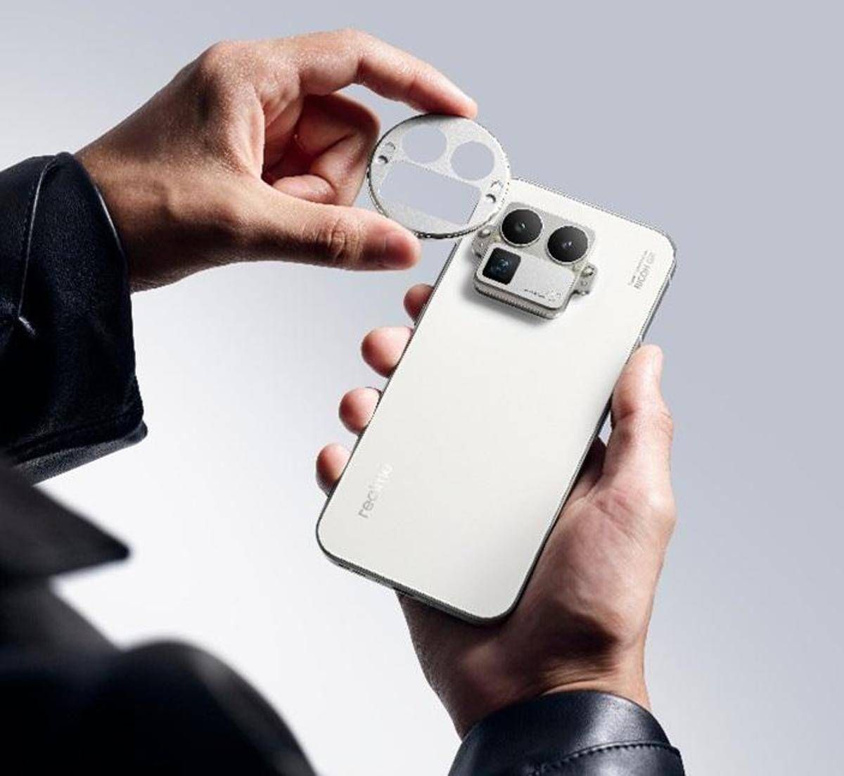 Strategia Flagship tra lente RICOH GR, potenza a 200MP e immagini spontanee - 