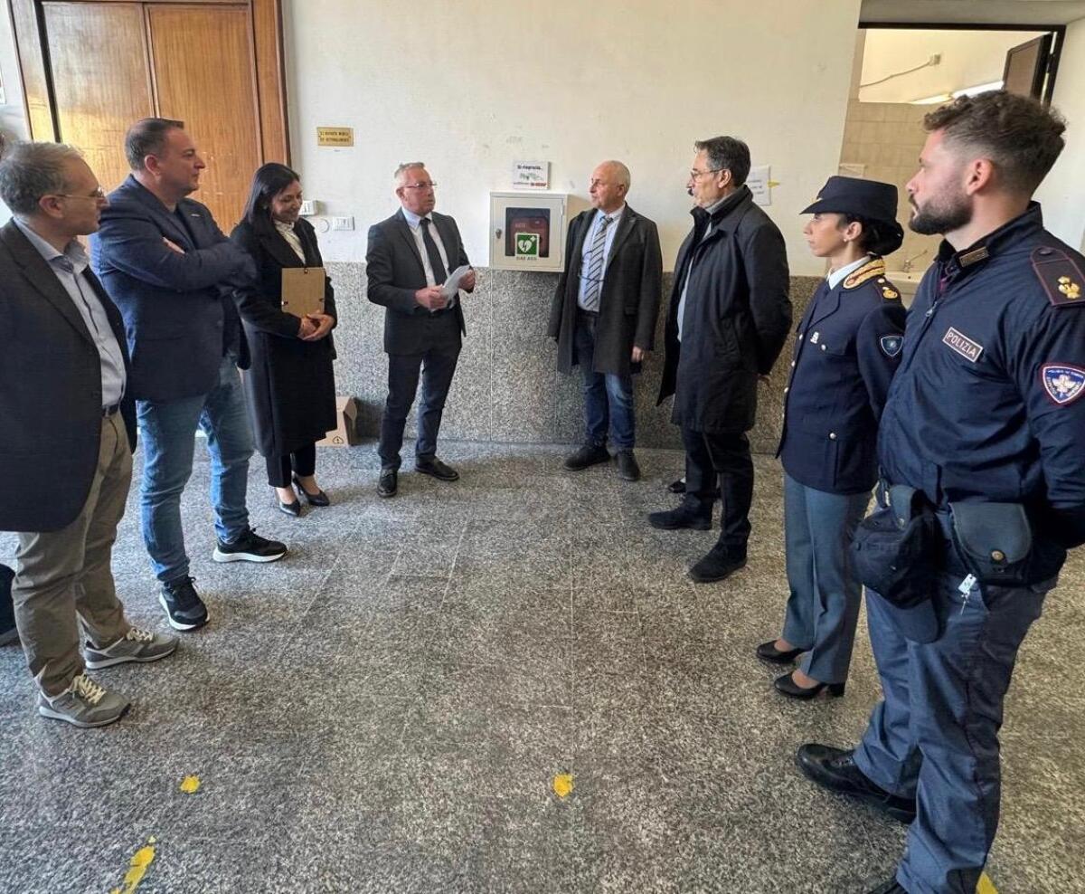 Donato un defibrillatore alla Polizia di Palermo per la salvaguardia di ufficiali e cittadini - 