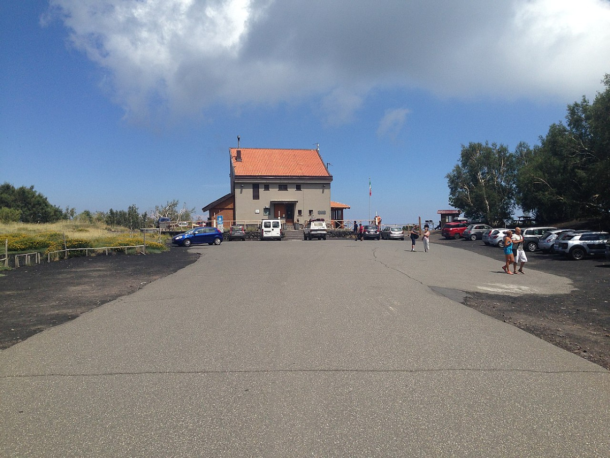 Il rifugio "fantasma" sull'Etna che vede l'eruzione da vicino e che pochi conoscono - Foto: Davide Mauro/Wikipedia