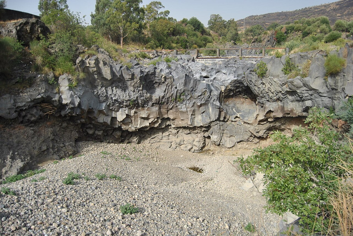 Le forre laviche del Simeto che l'Etna ha scolpito per nascondere tesori geologici - Foto: Archeo/Wikipedia