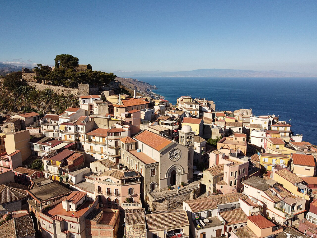 Castelmola: il borgo che domina Taormina e custodisce qualcosa di proibito - Foto: Simone Tinella/Wikipedia