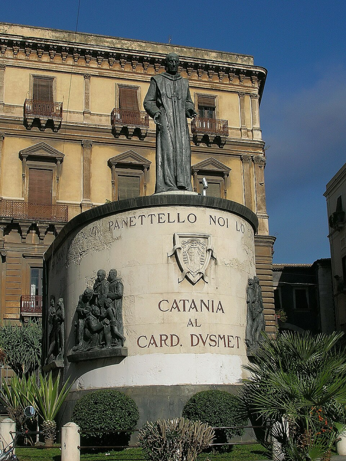 La piazza dove Catania smette di correre e si mette in ginocchio davanti a Dusmet - Foto: Triquetra/Wikipedia