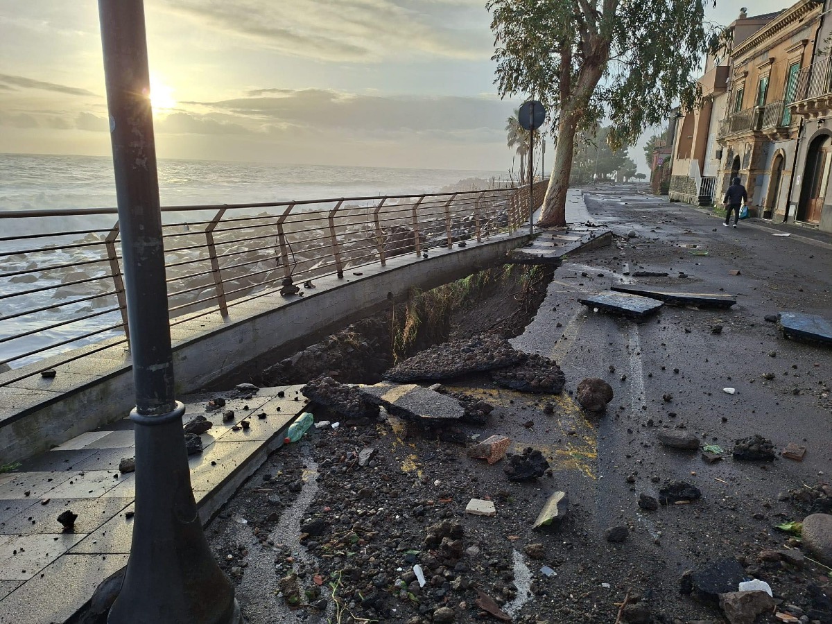 Uragano Harry, la conta dei danni nel litorale catanese - Credit Foto Roberto Barbagallo