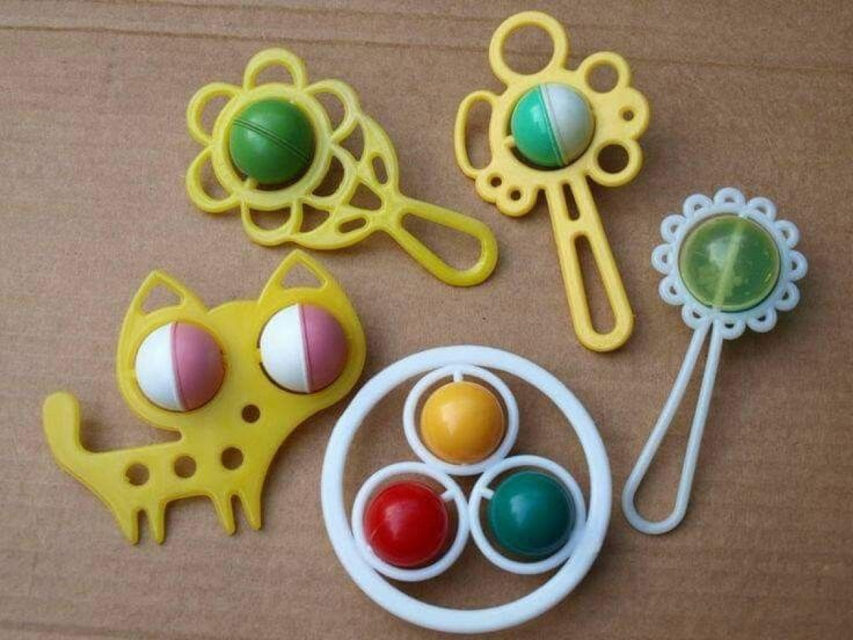 Quei giochi di plastica colorata che hanno fatto compagnia a un’infanzia intera - 