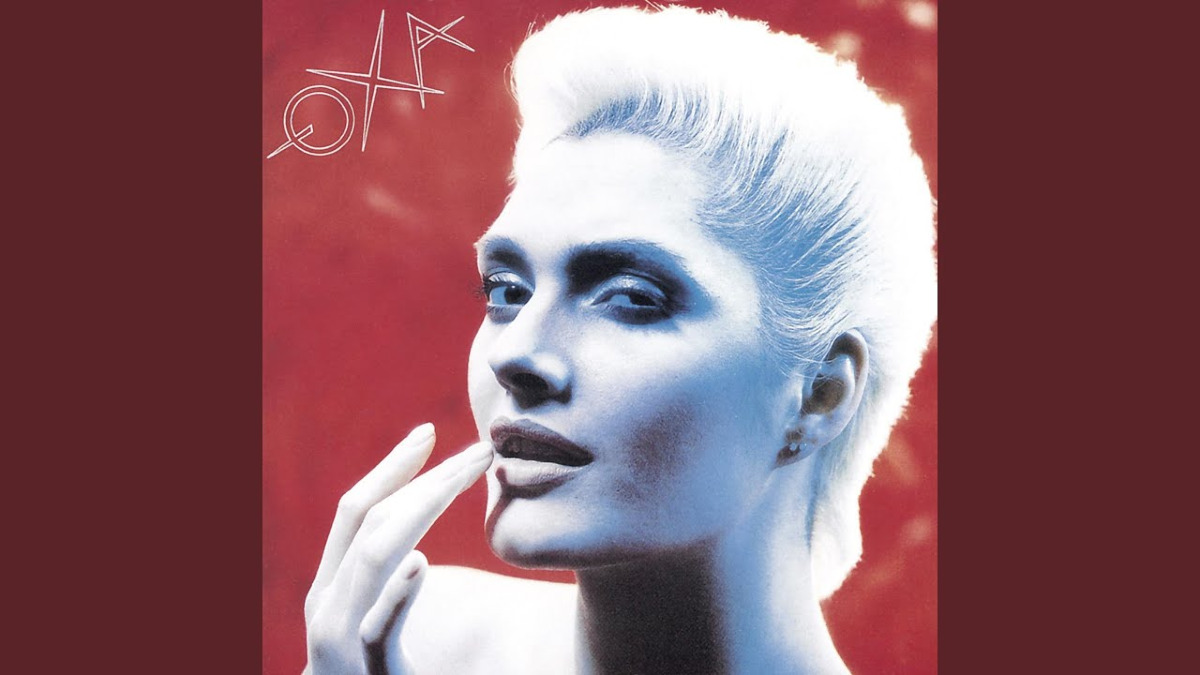 “A lei” di Anna Oxa: la canzone che svelò una verità mai detta - 