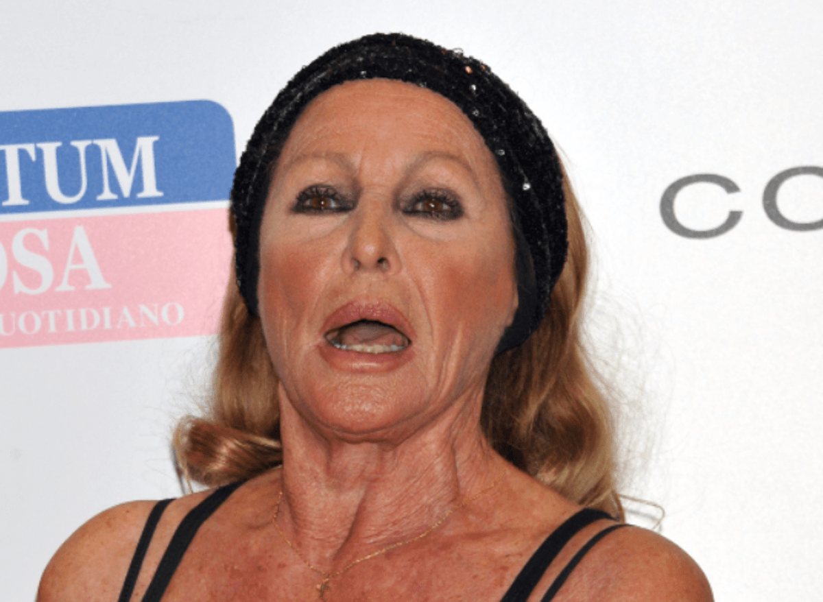 Ursula Andress, da Bond girl a vittima di truffa: perde quasi 20 milioni - 