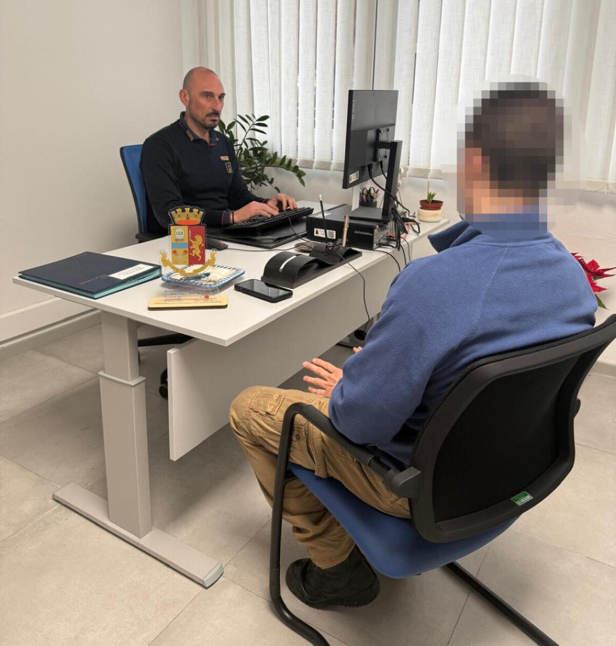 Arresto a Catania: la Polizia ferma un padre accusato di atti persecutori nei confronti del figlio - 