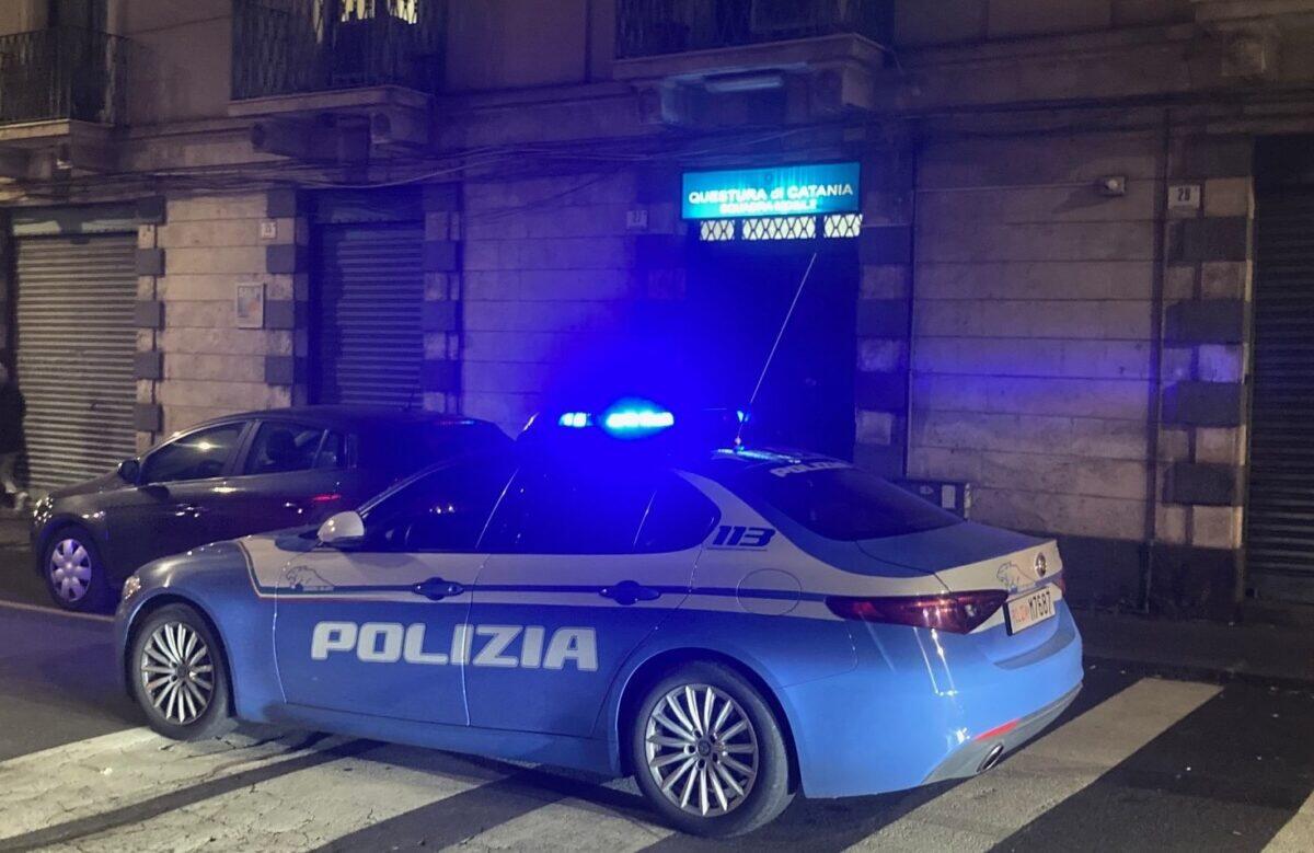 Arrestati due fratelli per spaccio di sostanze stupefacenti a Catania, intervento della Polizia di Stato. - 