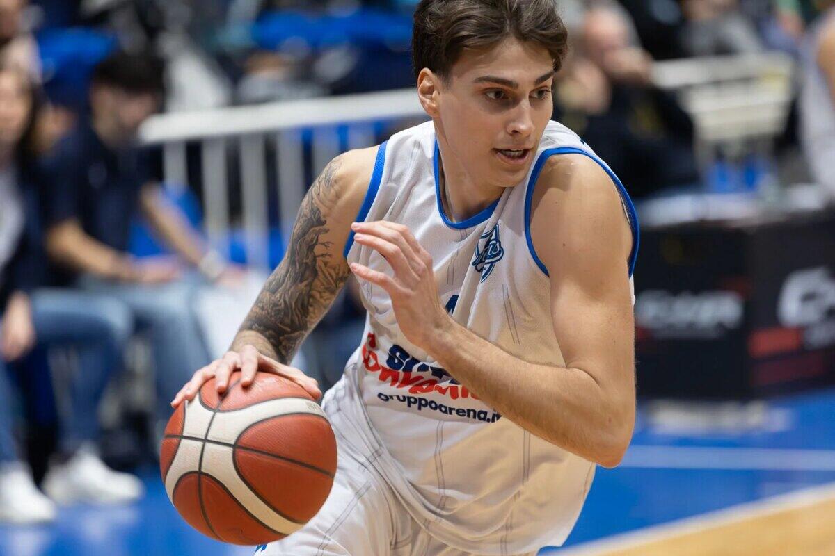 Virtus Ragusa conquista il primato nel girone d'andata con una vittoria convincente su Rende - 