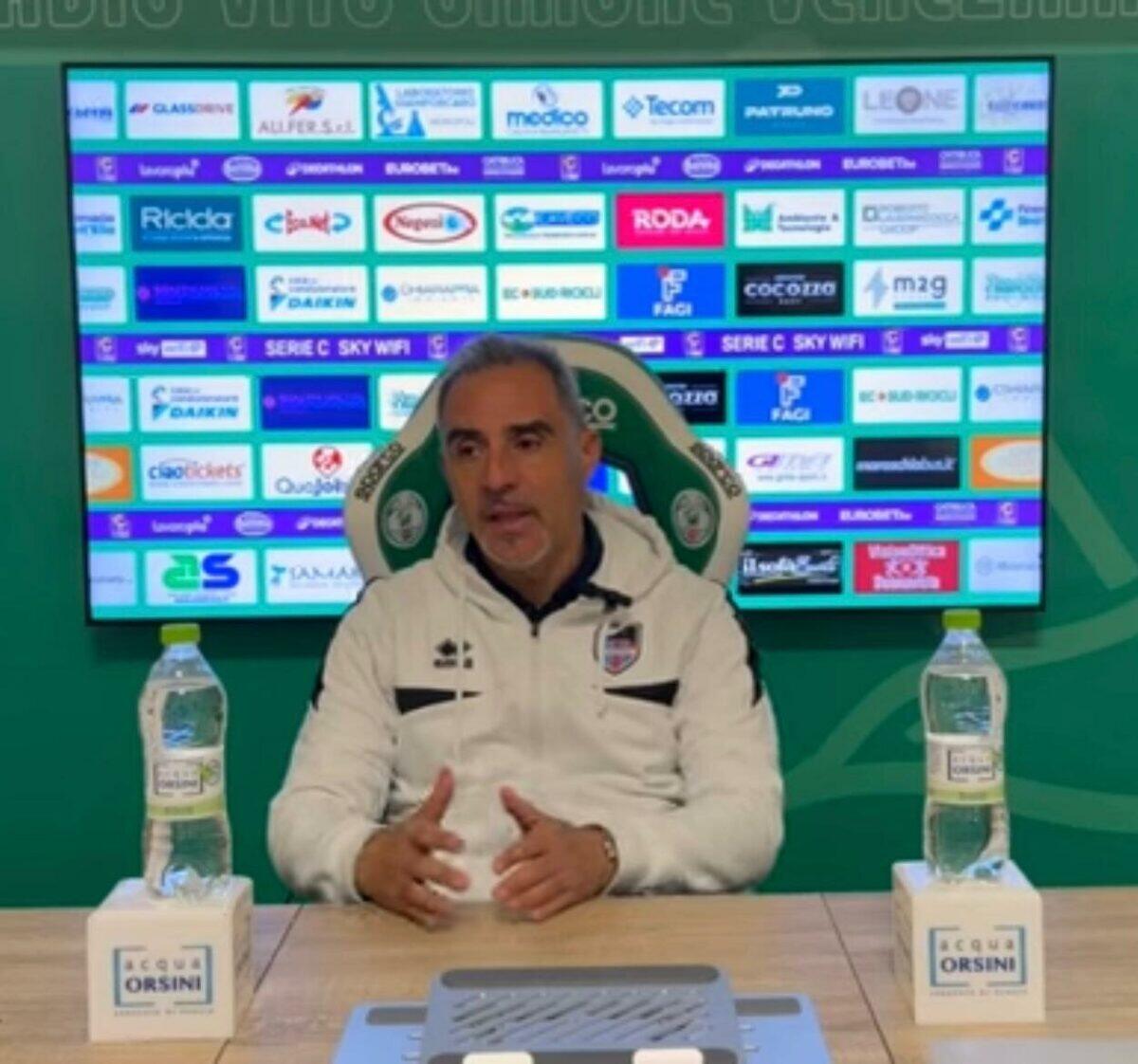 Calcio Catania: Mister Toscano sottolinea l'importanza del supporto dei tifosi nel successo contro il 'Veneziani' - 