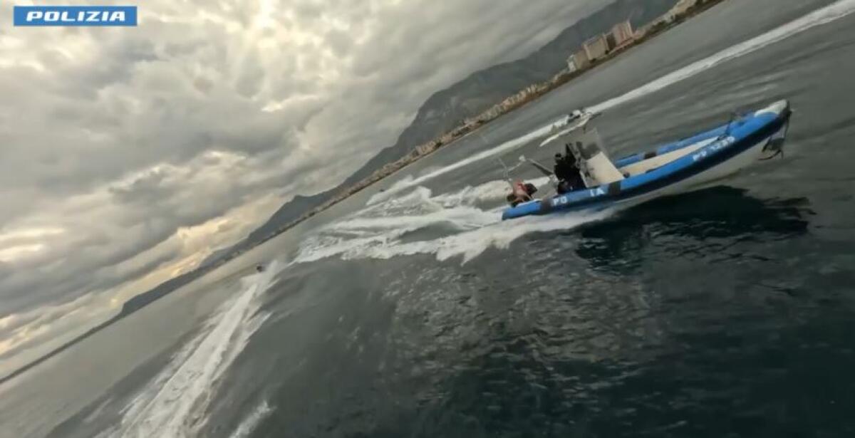 Polizia di Palermo arresta due stranieri per favoreggiamento dell'immigrazione clandestina e sequestro di persona