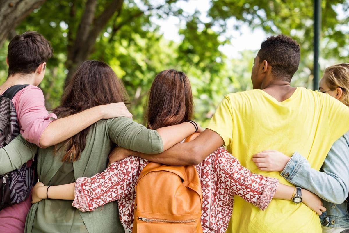 Mal di schiena nei giovani, ne soffre il 20%: errori da non fare, consigli e falsi miti - 