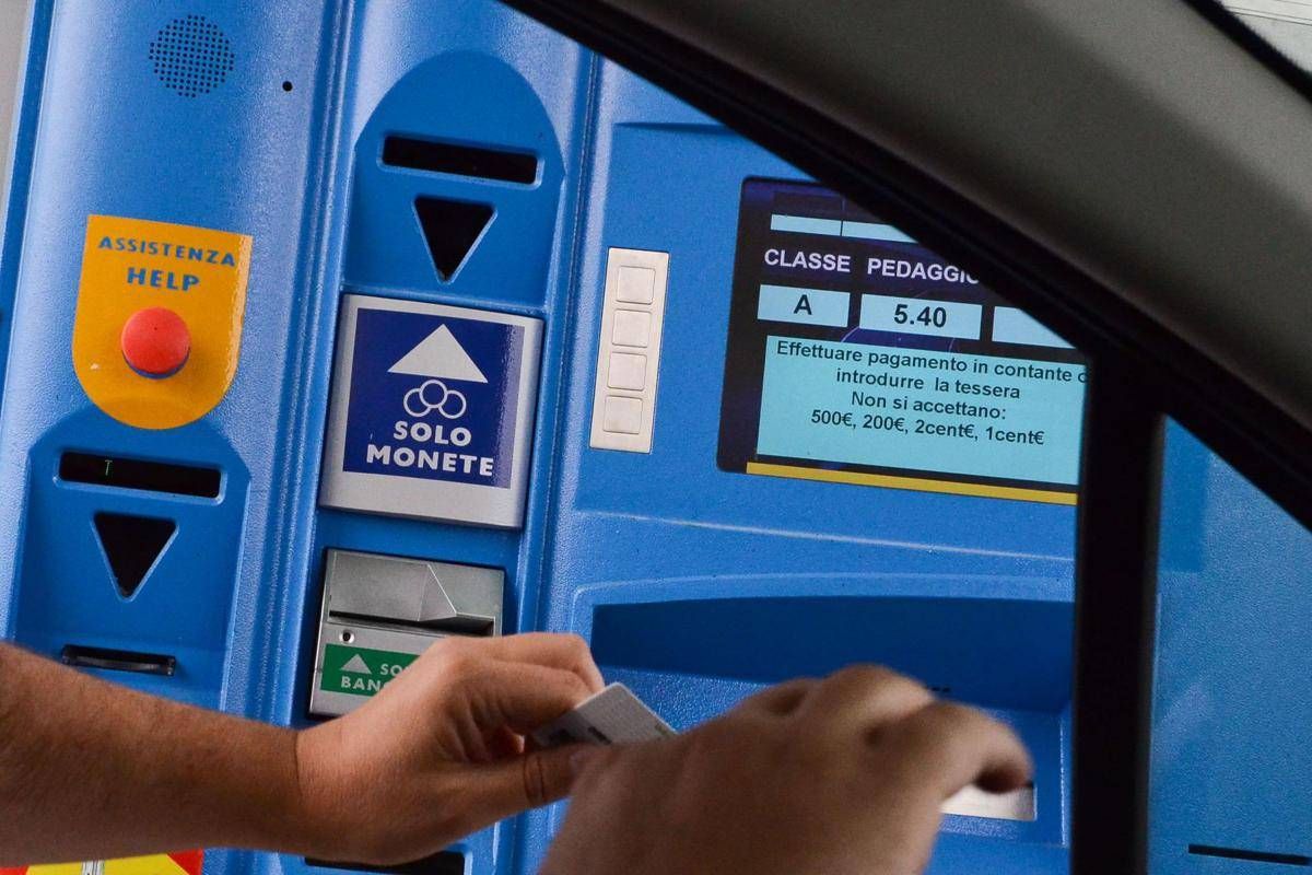 Carburanti, pedaggi, Rc auto: "Aumenti a raffica nel 2026" - 