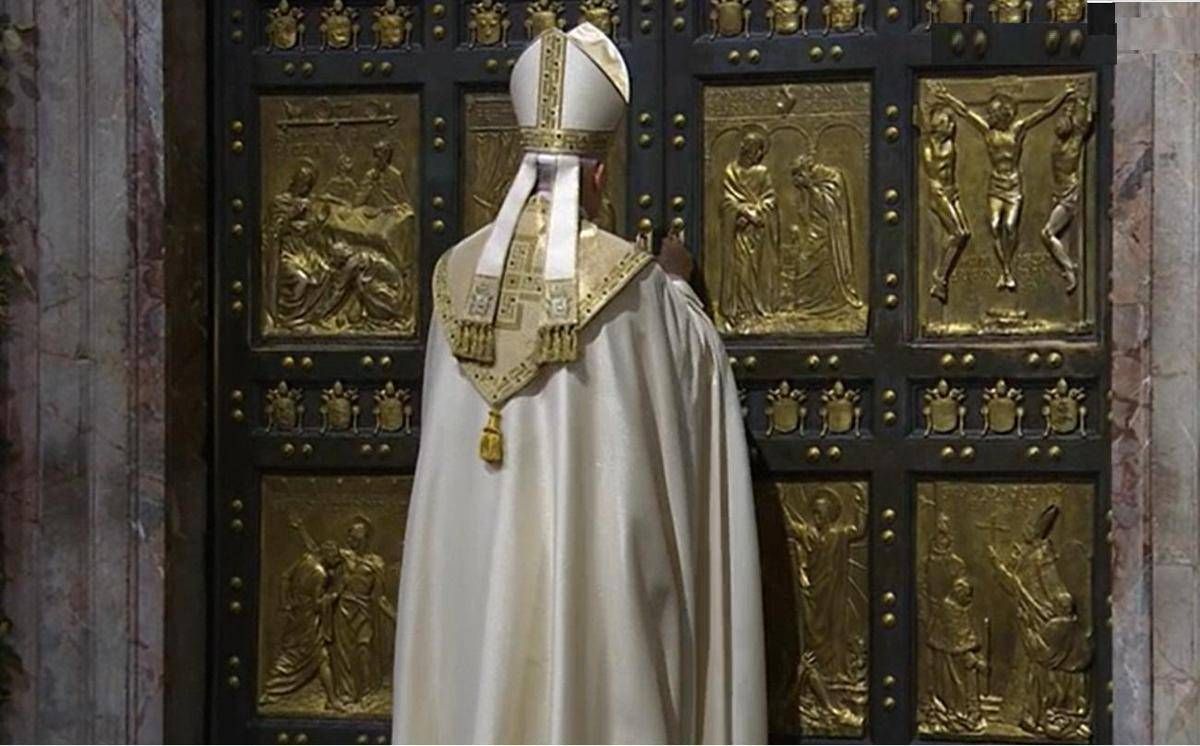 Giubileo, Papa chiude la Porta Santa di S. Pietro aperta da Francesco - 