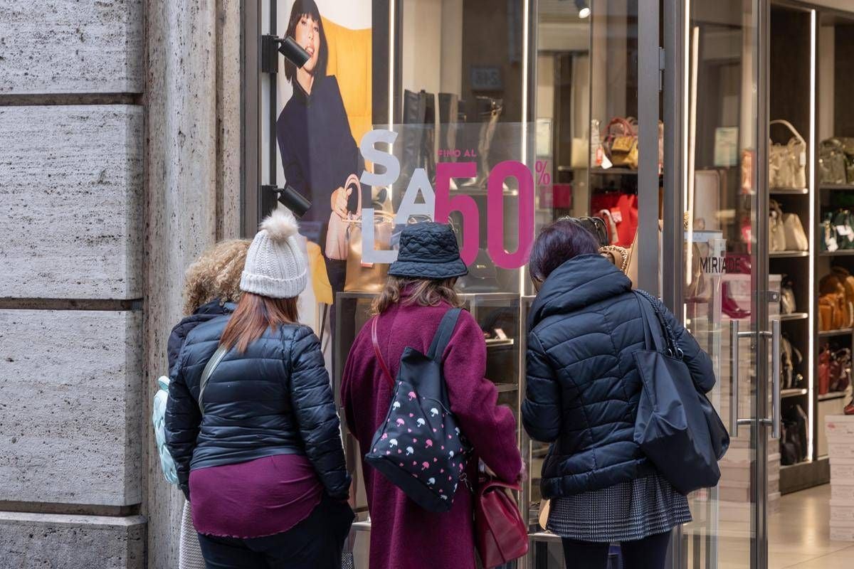 Saldi, al via il 2 gennaio in Valle d'Aosta e dal 3 nel resto d'Italia - 