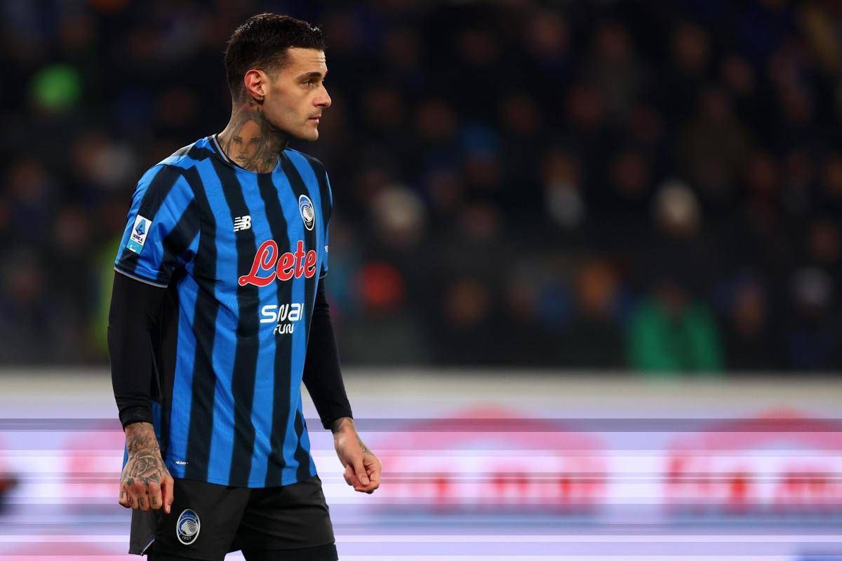 Atalanta-Roma, gol di Scalvini e Scamacca e doppio check Var tra le proteste giallorosse. Cos'è successo - 