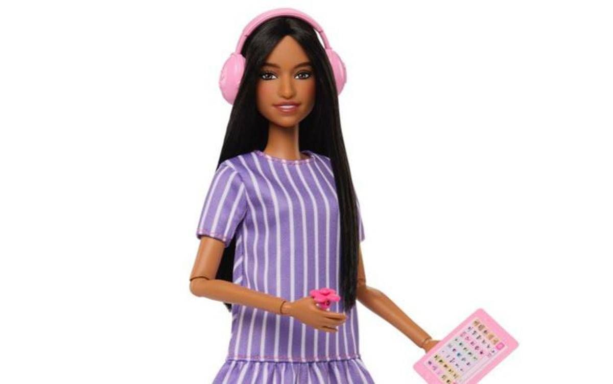 Mattel lancia la prima Barbie con autismo, ha cuffie antirumore e spinner antistress - 