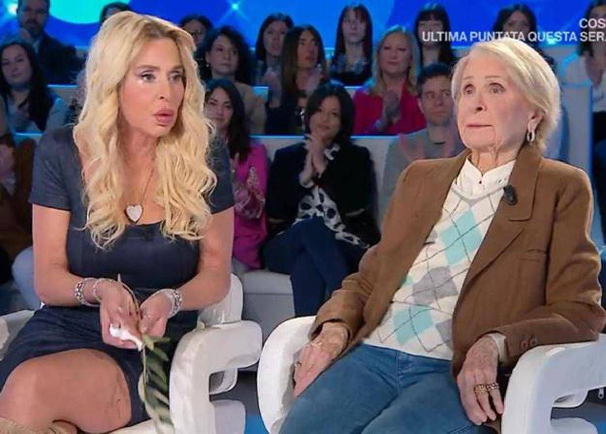 Domenica In, Valeria Marini e la mamma da Mara Venier: cosa è successo un anno fa - 