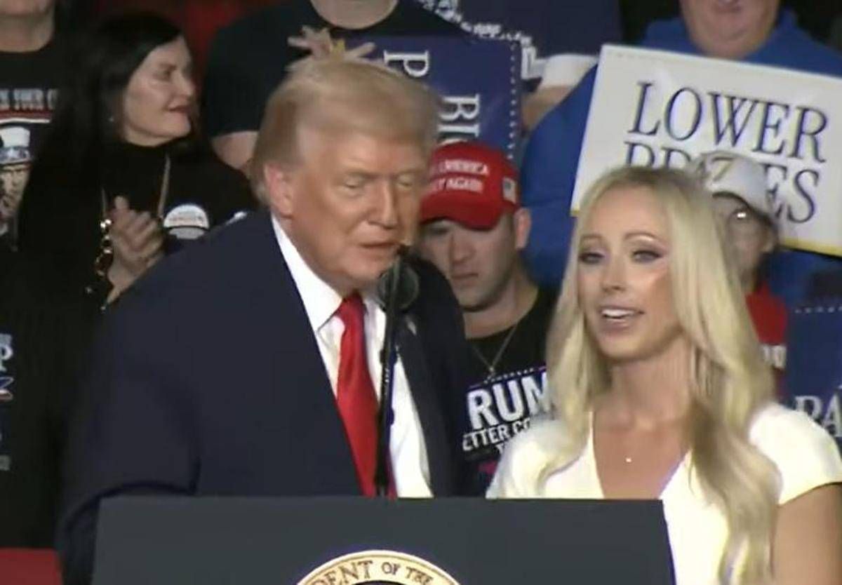 Trump e l'ammiratrice affascinante: "Sei bellissima, ora sono nei guai" - 